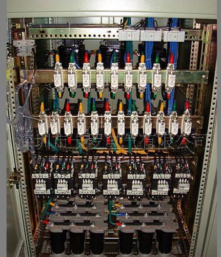  高壓配電柜電容一般多久更換？